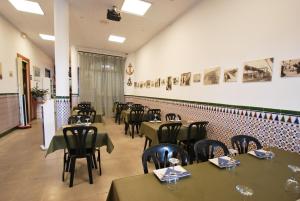 Restaurace v ubytování Hotel Tres Leones