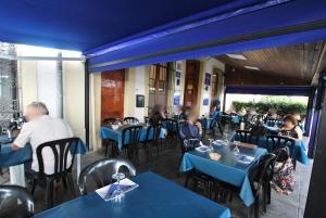 A restaurant or other place to eat at Hotel Tres Leones