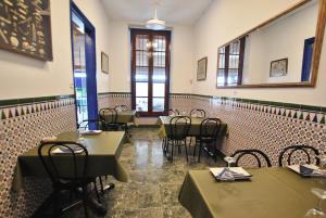 Restaurace v ubytování Hotel Tres Leones