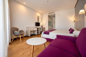 Postel nebo postele na pokoji v ubytování Albir Playa Hotel & Spa