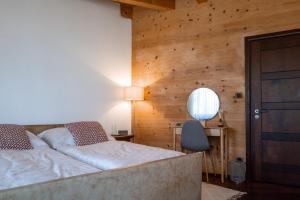 Postel nebo postele na pokoji v ubytování Strohlehm'zhaus + 18 fotografií