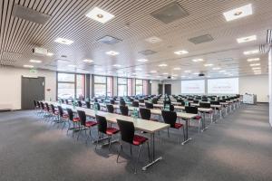 a room with rows of tables and chairs in a classroom at Riverside in Zweidlen