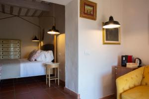 Postel nebo postele na pokoji v ubytování Castello Di Tornano Wine Relais