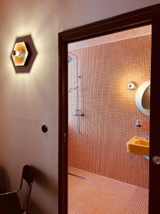 Koupelna v ubytování Hôtel Présent - Entrée autonome, réception en ligne - Encore Mieux