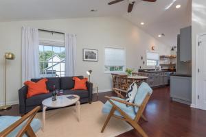 Η κουζίνα ή μικρή κουζίνα στο Luxe Loft Pet-friendly, Gas Grill & 5 Minutes from Town