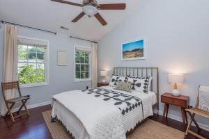 Ένα ή περισσότερα κρεβάτια σε δωμάτιο στο Luxe Loft Pet-friendly, Gas Grill & 5 Minutes from Town