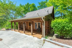 Afbeelding uit fotogalerij van Cozy Cove Cabin Pet Friendly & Creek Access in Marion