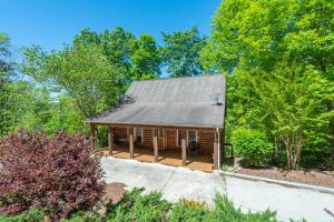 Afbeelding uit fotogalerij van Cozy Cove Cabin Pet Friendly & Creek Access in Marion