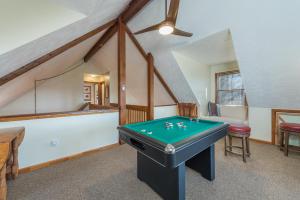 Φωτογραφία από το άλμπουμ του The Lazy Moose Long-range Mountain Views, Game Room σε Old Fort
