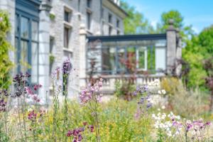 Ein Garten an der Unterkunft Les Sorbiers