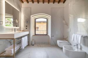 Koupelna v ubytování Relais Della Rovere