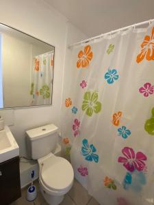 Ένα μπάνιο στο Departamento El Brillador