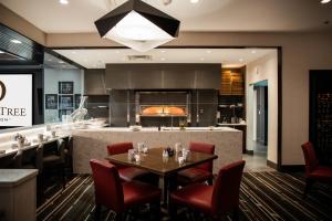Kuchyň nebo kuchyňský kout v ubytování DoubleTree by Hilton Hotel Bristol