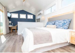 Ein Bett oder Betten in einem Zimmer der Unterkunft Sugarloaf Key RV Resort & Cottages