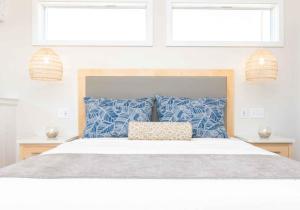 Ein Bett oder Betten in einem Zimmer der Unterkunft Sugarloaf Key RV Resort & Cottages
