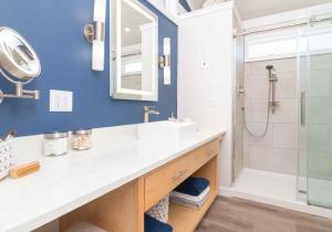 Ein Badezimmer in der Unterkunft Sugarloaf Key RV Resort & Cottages