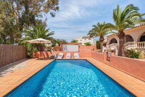 Basen w obiekcie Villa Capricho - PlusHolidays lub w pobliżu