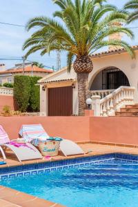 Basen w obiekcie Villa Capricho - PlusHolidays lub w pobliżu