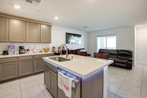 Comfy Las Vegas Retreat about 7 Mi to The Strip!