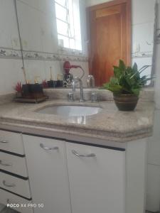 a kitchen counter with a sink in a kitchen at Quarto Suite - SAVASSI BH in Belo Horizonte