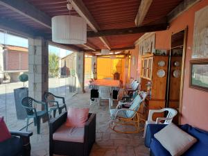 Posedenie v ubytovaní Casa Rosalía