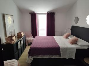Postel nebo postele na pokoji v ubytování Ferienwohnung am Sandstrand