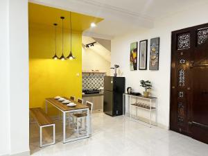 a kitchen and dining room with a table and chairs at Villaok in Kuta