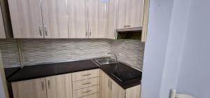 Η κουζίνα ή μικρή κουζίνα στο Vlora Home +2 φωτογραφίες