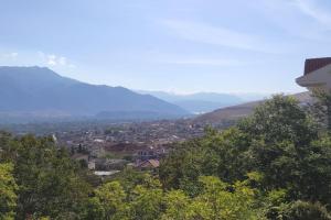 a view of a city with mountains in the background at Διαμέρισμα ιδανικό για εξορμήσεις in Eleoúsa