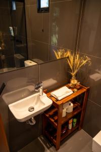 a bathroom with a sink and a mirror at Caravaggio Container Inn (7 min d Caminho d Pedras) in Farroupilha