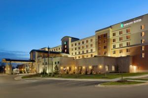 an empty street in front of a building at Embassy Suites Oklahoma City Downtown/Medical Center in Oklahoma City