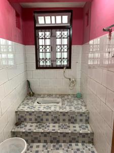 a bathroom with a tub and a window in a room at Solo Stays - Backpacker hostel in Darjeeling
