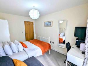 a bedroom with a bed and a mirror at Canal Room in London