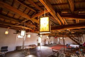 a large room with wooden ceilings and a large chandelier at La Trapería Hostal - Pensión con encanto in Benavente