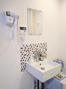 a bathroom with a white sink and a mirror at Tokyo stay Hut SARI - Vacation STAY 84619v in Tokyo