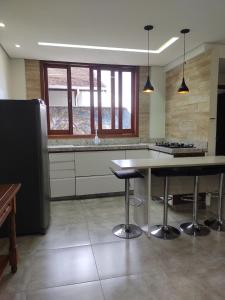 Η κουζίνα ή μικρή κουζίνα στο Apartamento para Viajantes a negócios em Blumenau