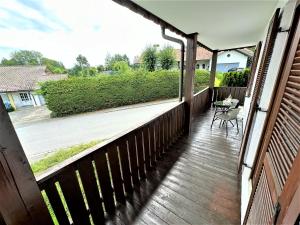 a balcony with a table and a chair on it at Gemütliches Studio im Bayerwald +POOL +SAUNA +WIFI in Zwiesel