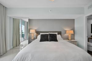 Katil atau katil-katil dalam bilik di Perfect One Bedroom at Icon Brickell Amazing views +13 gambar