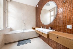 Ένα μπάνιο στο Apartament w centrum, przy plaży +17 φωτογραφίες