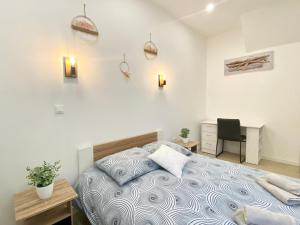 Кровать или кровати в номере LeCosyWood2 - Centre Ville - Wifi
