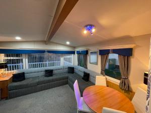 Gallery image of Millfield Caravan Park - The Sandhurst - Coastal Caravan Breaks in Ingoldmells +6 photos