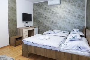 Ένα ή περισσότερα κρεβάτια σε δωμάτιο στο Cigándi Családi Panzió