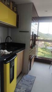 Een keuken of kitchenette bij Campo dos Lirios