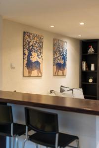 drie schilderijen van herten aan de muur in een kamer bij Cosy Corner - Entire Apartment near Oktogon in Boedapest