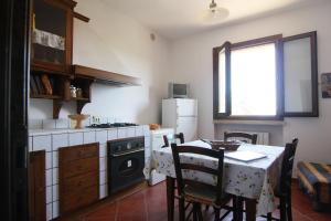 Kuchyňa alebo kuchynka v ubytovaní Agriturismo La Steccaia Alta + 27 fotografií