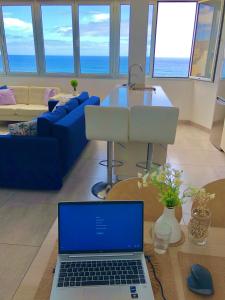 Posezení v ubytování Vistas Mar Playa Las Canteras primera línea Wifi