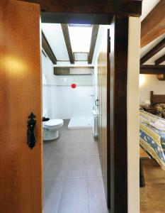 a bathroom with a toilet and a bath tub at Casa rural Barbenea in Oronoz-Mugaire