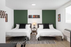 Uma cama ou camas num quarto em Fenix Hotel Hollywood