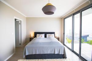 Ένα ή περισσότερα κρεβάτια σε δωμάτιο στο Villa Sundowner +30 φωτογραφίες