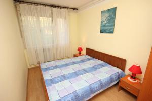 a bedroom with a bed and two lamps and a window at Apartments with a parking space Fazana - 7230 in Marana